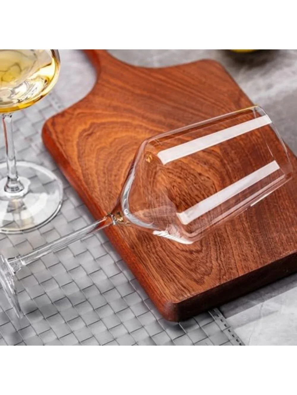 Elegant Set of 4 Lead-Free 14oz Wine Glasses for Red & White Wine Enjoyment